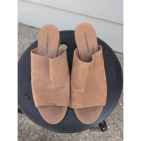 Lucky Brand Sandals Womens 8.5 MBrown Tan Leather Chunky Heel Wide Strap Slip On - Picture 1 of 7